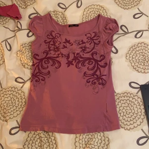 Rosa tröja - Så fin tröja med blommor!