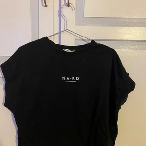 NA-KD t-shirt - T-shirt från NA-KD som aldrig kommit till användning. 