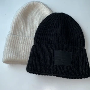 Mössa  - 2 oanvända mössor som e mysiga o fina , 200 för båda mössorna 