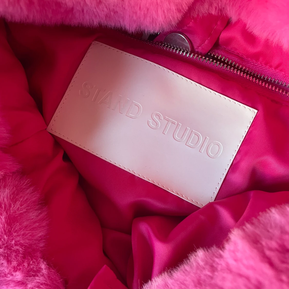 Stand Studio Liz fur tote  - 91