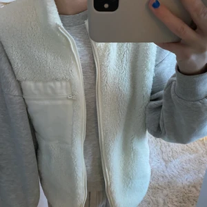 Storlek 158/164 - En jätte fin teddy väst från lindex, nästan aldrig använd💓