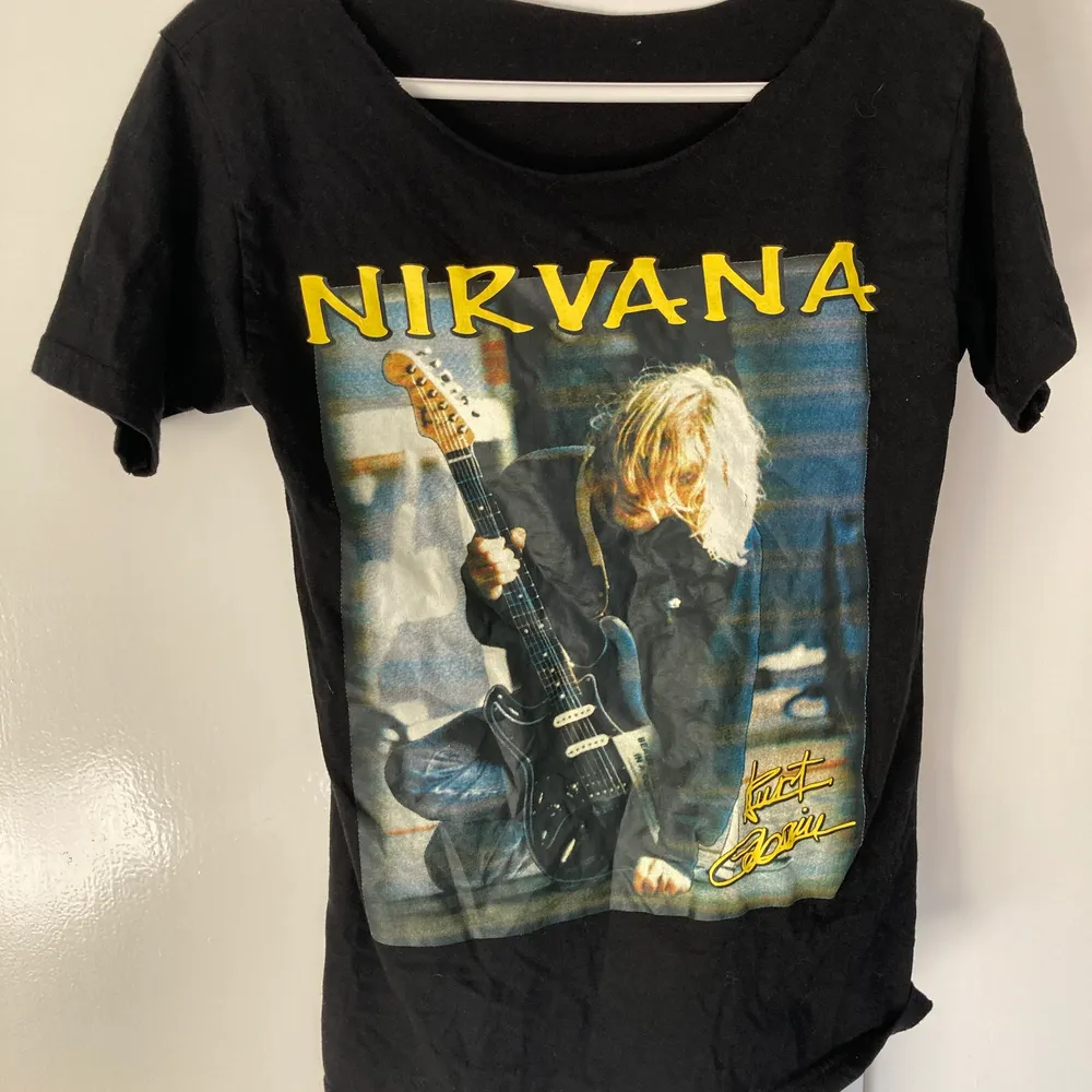 Nirvana Kurt Cobain t-shirt. Storlek small men ganska liten i storlek så passar nog bättre på xs . T-shirts.
