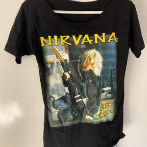Nirvana Kurt Cobain t-shirt. Storlek small men ganska liten i storlek så passar nog bättre på xs 