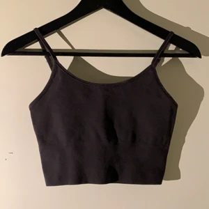 Sport topp - Svart sport topp, använd en gång, brett resår, stretchig och bekväm