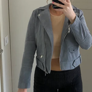 Moccaimiterad jacka  - Suuuperfin moccaimiterad jacka från hm. Säljer då den är för liten🥺💖💖