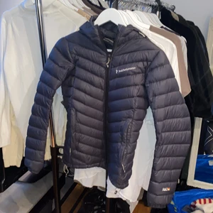 Peak performance dunjacka - Strl S. Bra skick! Säljer pga för liten.