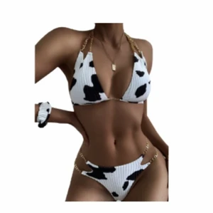 CowPrint Bikini - Säljer min komönstrade bikini då den var för liten för mig. Skulle säga att de är mer en M. Bara testat och aldrig använd till bad och så