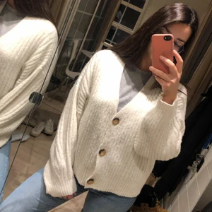 White Cardigan from Stradivarius 65kr - Oversite fit White Cardigan from Stradivarius bought last year for 299kr. Selling for 80kr + shipping. Acrylic + Polyester blend. 