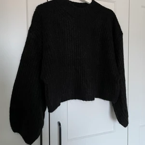 Stickad tröja Ginatricot - En nästintill oanvänd tröja från Gina tricot. Strl S. 