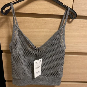 Säljer denna toppen  - Säljer denna toppen för 120 kr kostade 150 kr oanvänd den är i storlek S