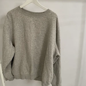Weekday tröja - Grå tröja från weekday i strl XL