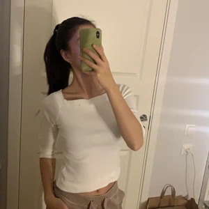 Tröja - Superfin tröja som jag säljer då jag inte använder den. Kan mötas i Stockholm annars står köparen för frakt (65kr)