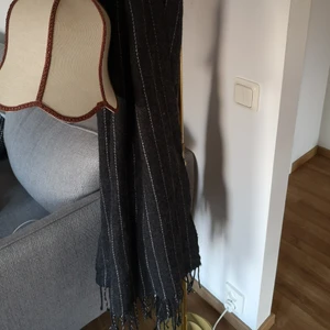 Mysig stor halsduk från H&M  - Supermysig halsduk som är perfekt nu inför vintern. Köparen står för frakt 