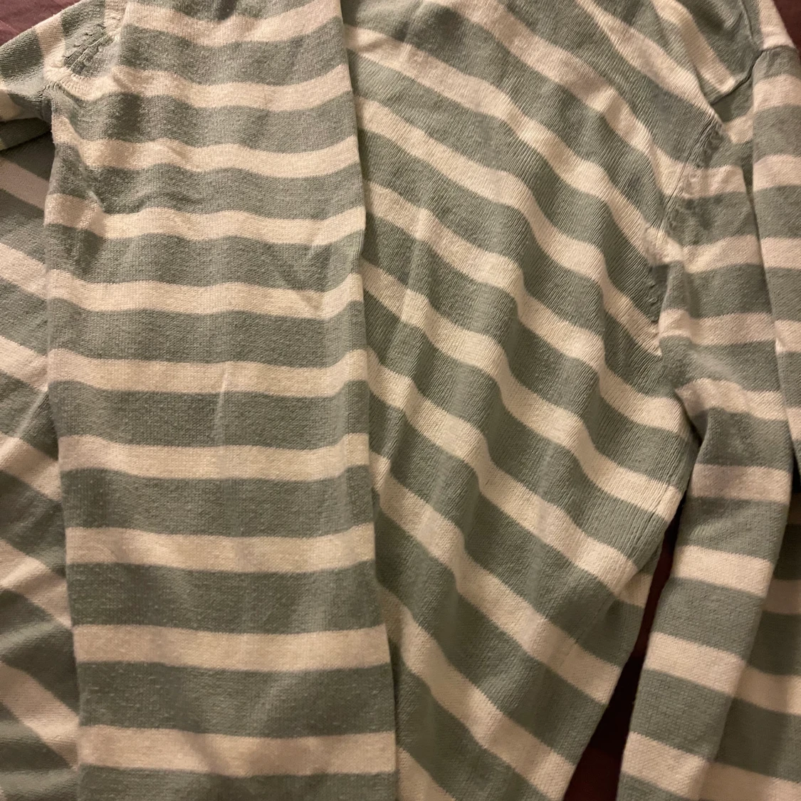 Grön vit randig tröja