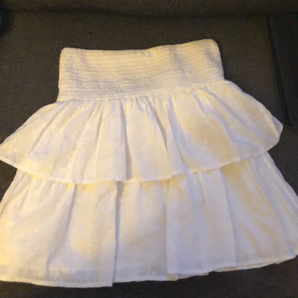 En super fin kjol i storlek 170 jag köpte den på Plick men säljer vidare pga för stor för mig💕 Med priset + frakten blir der 166kr !DEN FINNS KVAR!. Kjolar.