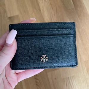 Korthållare tory burch  - Korthållare, den är i fint skick 