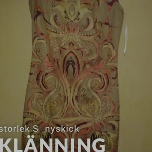 Klänning - Klänning storlek S kostat 300kr säljes för 90kr