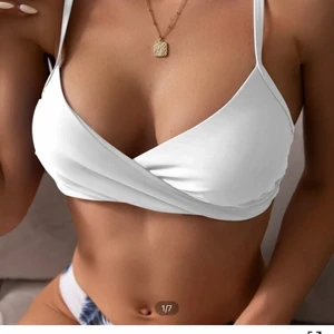 Storlek M. 20kr - Denna är tyvärr för liten för mig. Denna är storlek M och är köpt på shein. Den är köpt för 59kr som ni ser på första bilden och säljer denna för 20kr 