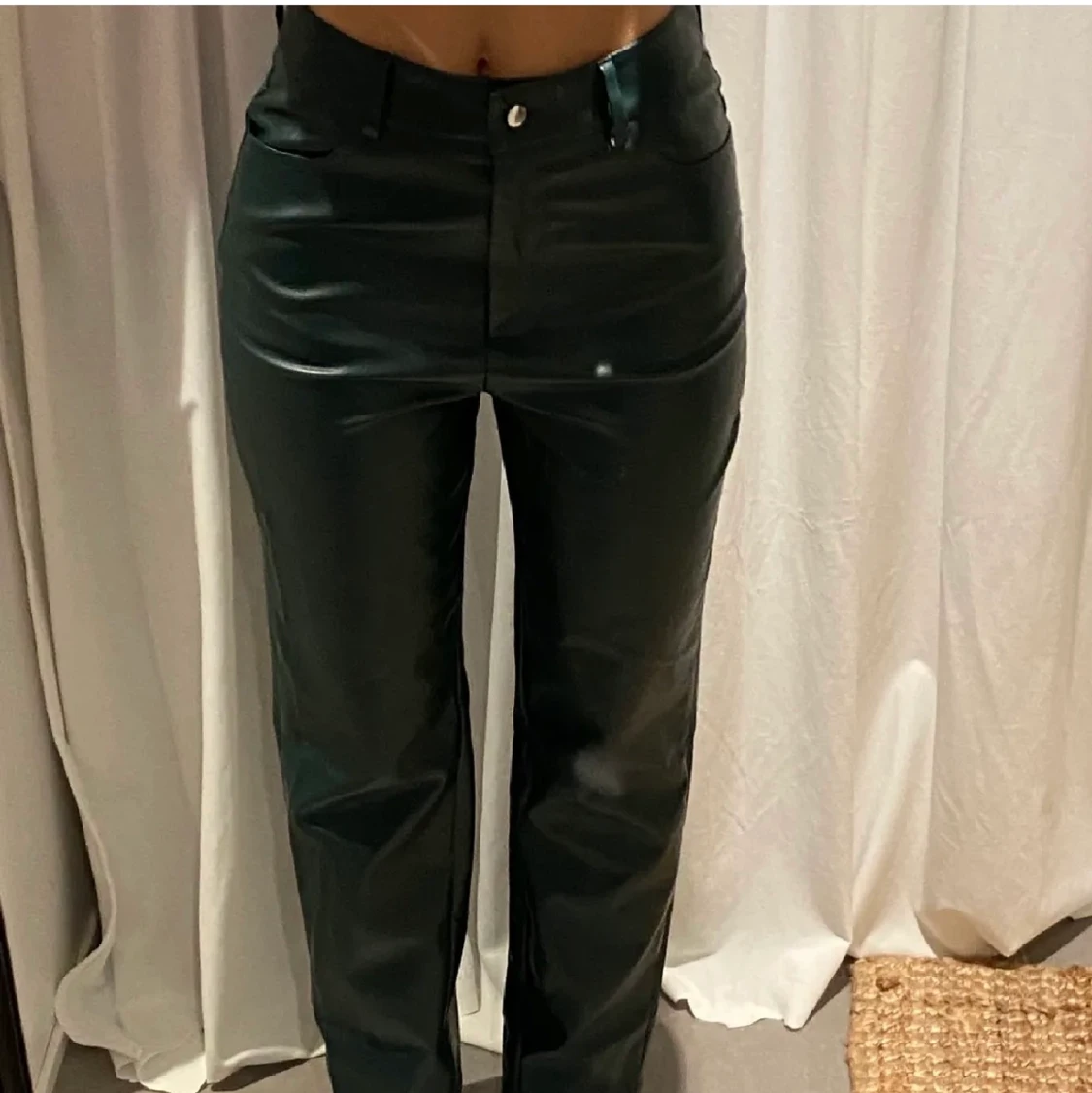 Skinnbyxor från AFJXNAKD storlek 36