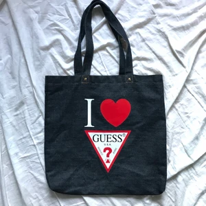 i love tygpåse - tygpåse från guess i jeans som inte kommer till så mkt användning så lika bra jag säljer❤️