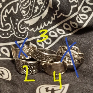 Handgjorda sked ringar, vintage, antique - (Styck pris 99 kr)Handgjorda ringar gjorda av gamla vintage skedar, skedarna är rostfria och färgar ej av sig på huden, nr 1, 2 o 5 är storlek 10 dv omkrets 6 cm, 3 och 4 är storlek 8 