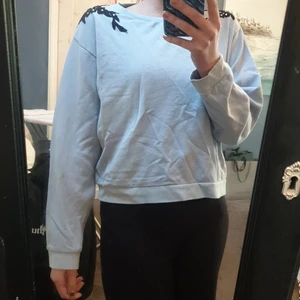 Tröja - Spets på axlarna