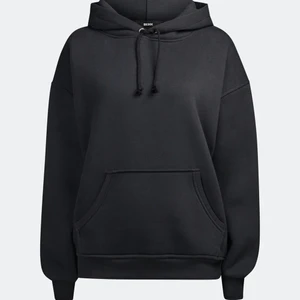 Hoodie - En svart oversized hoodie från bikbok. Använd ett fåtal gånger, säljer för att den är för stor för mig