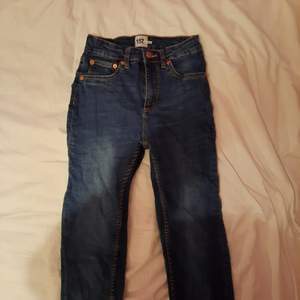 Skinny jeans från Lager 157 i bra skick. Långa i modellen🥰