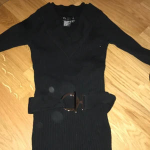 Fin tröja  - En tröja som är i storlek s och är från Tracy m 🤎🤎 den kostar 50kr bara för är inte ute efter pengar 💰 kontakta för intresse. Det kostar 12kr extra vid frakt 📦 