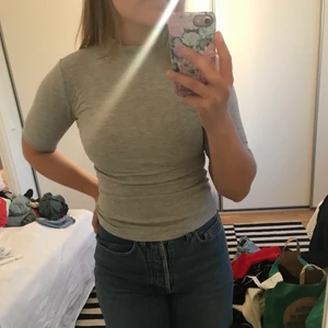 Grå politröja - Grå polotröja från NELLY/NLY TREND. Strl XS. Bra skick. Bekväm i modellen.