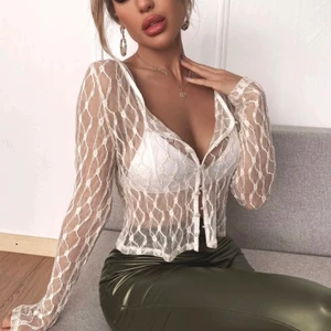 Genomskinlig vit tröja - Helt oanvänd kofta/tröja i storlek XS. 