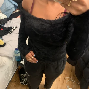 Myströja från H&M - Jätte fin och mysig tröja från H&M. Storleken är XS men den är såpass stretchig så den passar mig som är M. 