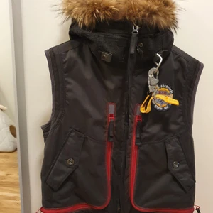 Parajumper väst - Nyskick, endast använd fåtal gånger. Stl XL