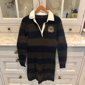 Gant klänning i ull, strl S - Klänning i Ullmix från Gant Fint skick, enstaka noppa  Tvättad 1 gång enl anvisningar  Storlek S men passar även Xs