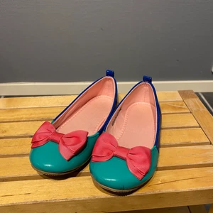 Barn skor  - barnskor storlek 26 från H&M.  nyskick.  ej använd bara provad.