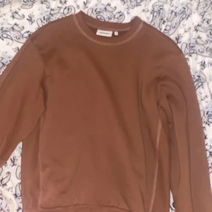 Weekday sweatshirt - Brun sweatshirt från weekday