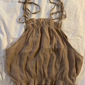 Topp - Kommer inte längre till användning! Vill ha bort allt så kika gärna in andra toppar för ett bättre pris för båda!! 