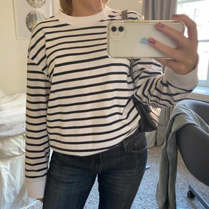 Randig tröja - En verkligen superskön randig långärmad som aldrig kommit till användning 💙