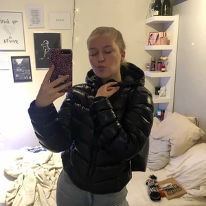 Intresse koll för Colmar jacka - Köptes i vintras men knappt använd. Som ny. Italiensk storlek 42, motsvarar  xs-m i svenskt storlek, 