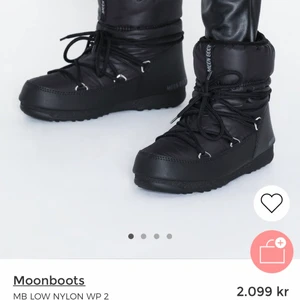 Moonboots  - Super sköna moon boots som tyvärr inte kommer till användning, använt 2 gånger så är precis som nya
