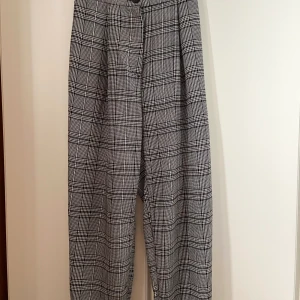 H&M trousers - Size 34. Unused. Pick up in Uppsala