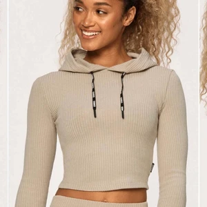 ”Mjukis set”  - Ett ”mjukis set” från stronger, det är knappt använd och ser nytt ut. Skriv privat till mig för mer information eller bilder. Man kan även gå in på strongers hemsida för mer information, byxorna heter cush leggings och tröjan heter cush hoddie😃🌸 375kr st eller pocketpris 700kr 