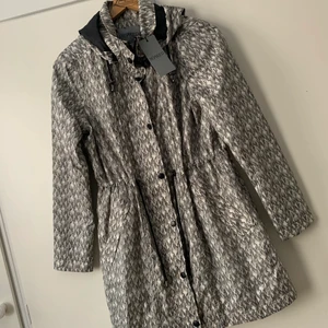 Regnkappa från soaked - Helt ny aldrig använd storlek s. Djur o rökfritt hem . Köparen står för frakten 