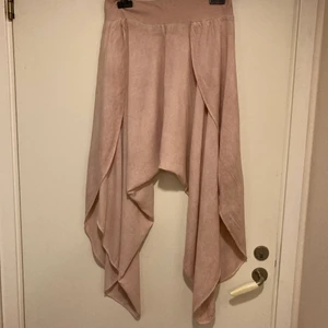 Haremsbyxor  - Onesize .  Material silke. Aldrig använda 