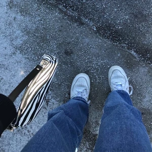 Zebra väska - Fin zebra väska från gina, använd 2 gånger så inprincip helt ny. Kontakta mig för fler frågor och bilder. 150 kr + frakt 🤍🖤