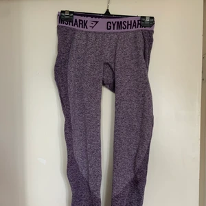 Gymshark flex leggings / tights  - Storlek s. Obs lite noppriga bak vid ryggen men inget som syns på utsidan 