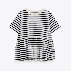 Populär tröja från Zara - Hejj säljer nu min nya snygga as populära tröja från Zata som är i helt nyskick och aldrig använd!😃 storleken är s men passar xs till m❤️ Hör av dig vid frågor eller fler bilder annars är det bara att buda😊 LAGT BUD ÄR LAGT!