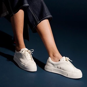 Eytys doja white leather  - Bara använt 2 gånger! Kom gärna med bud!