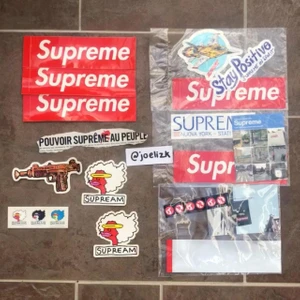 Supreme paket  - Olika priser, Sticker paket 100kr/st har 2 paket, dem andra stickerna 20kr/st 