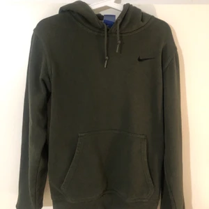 Grön Nike hoodie - Bra skick. Normal i storleken. 